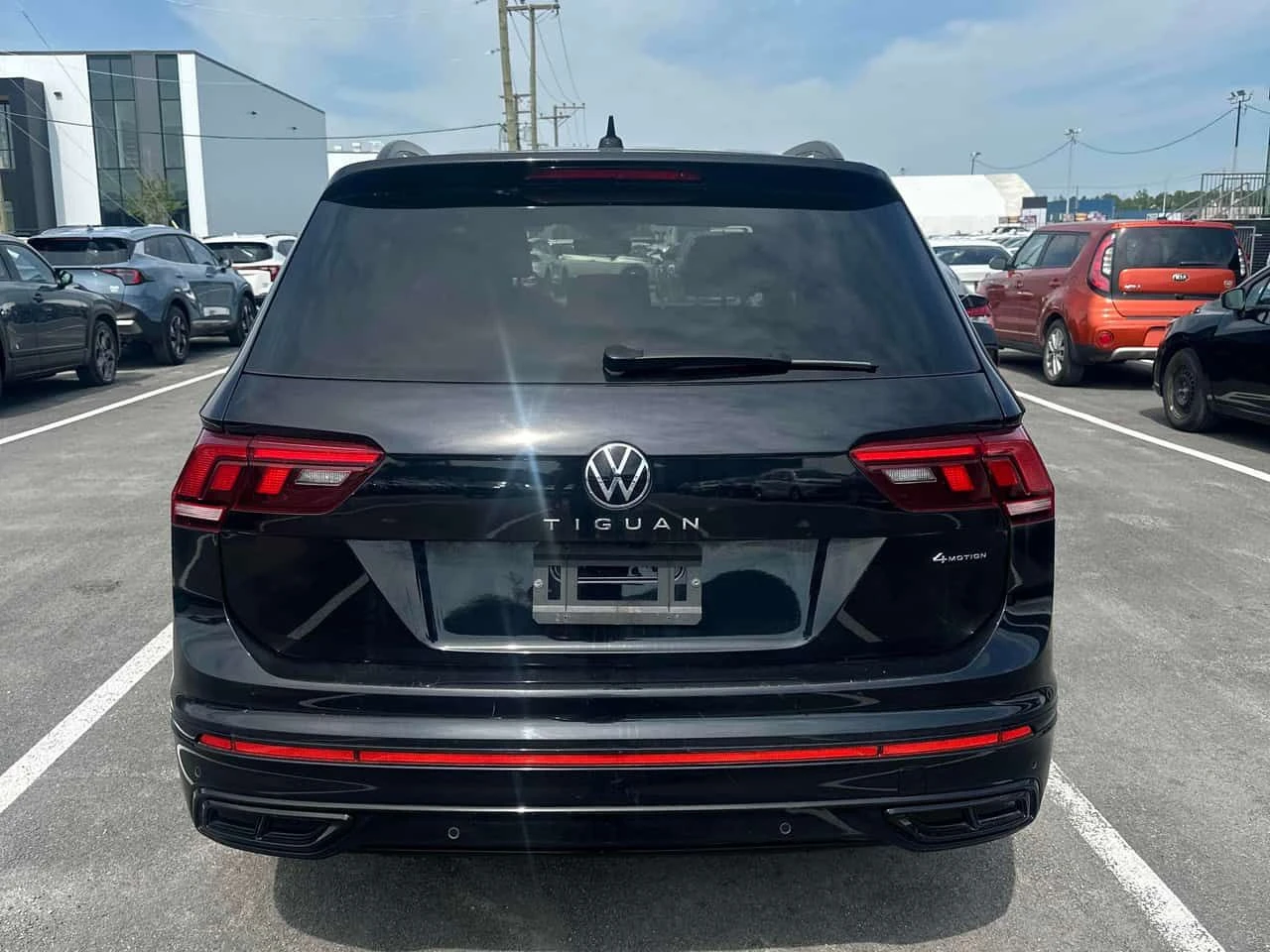 VW Tiguan * Comfortline R Line Black Edition * CARFAX * БЕЗ , снимка 4 - Автомобили и джипове - 55226288
