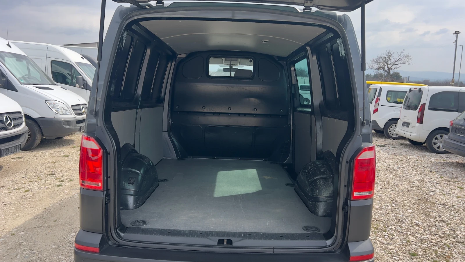 VW T6 2018 2.0DSG EVRO6 Distronic, снимка 11 - Бусове и автобуси - 53875313