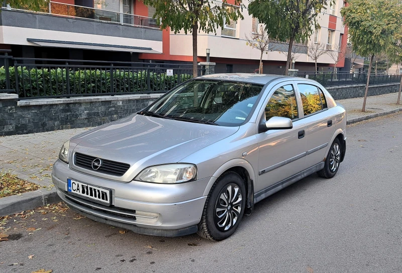 Opel Astra, снимка 1 - Автомобили и джипове - 48004532