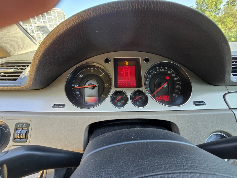 VW Passat 1.9 TDI, снимка 6 - Автомобили и джипове - 51958098