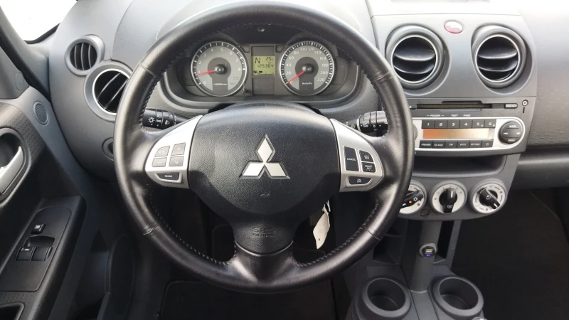 Mitsubishi Colt 1.3i АВТОМАТИК Швейцария, снимка 8 - Автомобили и джипове - 51582265