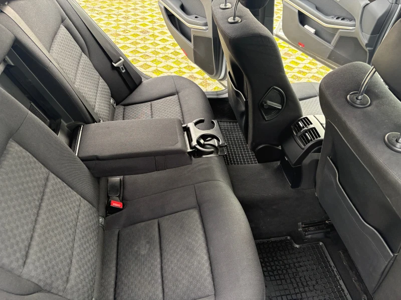 Mercedes-Benz E 250, снимка 11 - Автомобили и джипове - 52688372