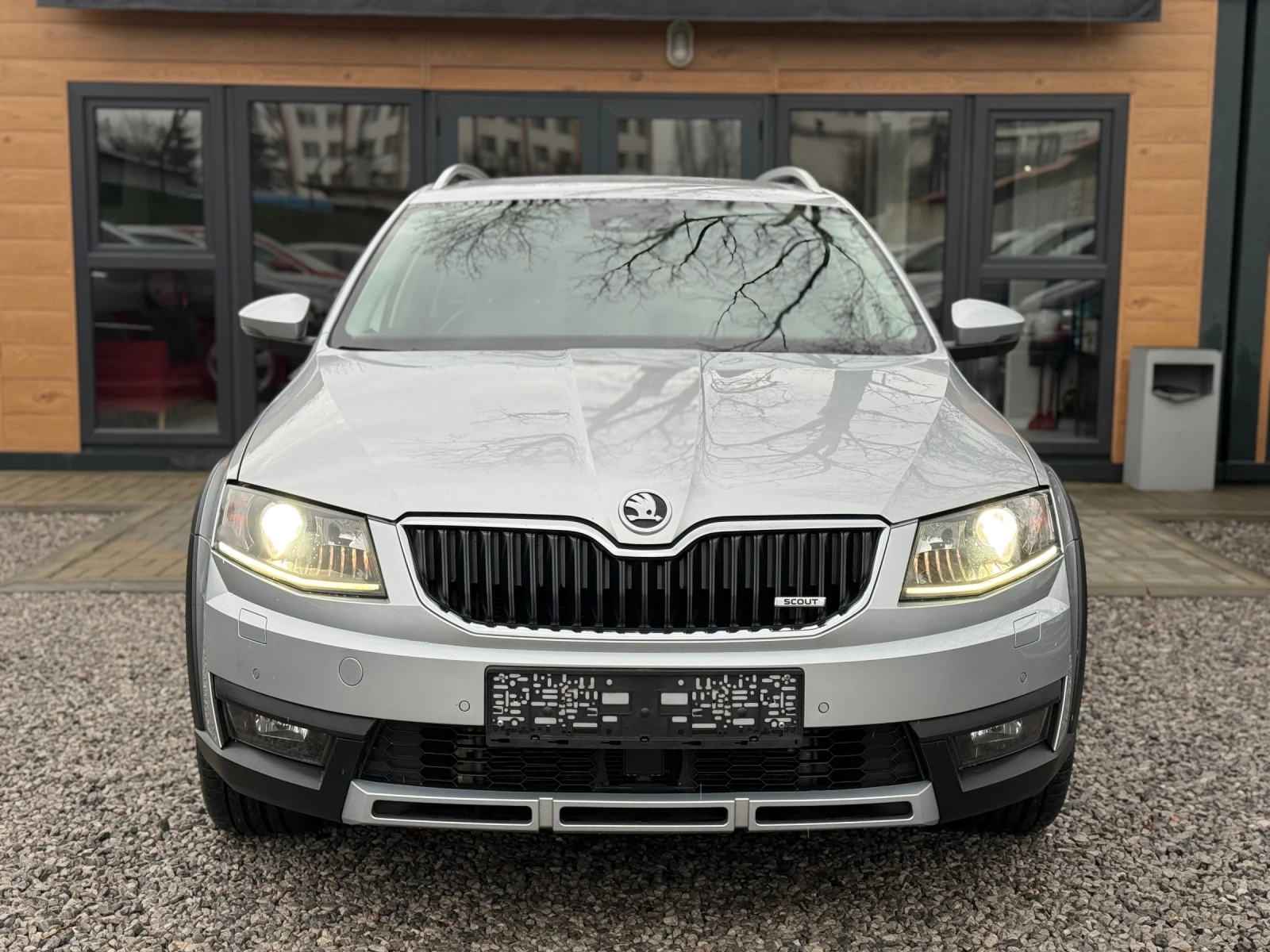 Skoda Octavia 2.0TDI/184к.с./Scout/4x4/DSG - изображение 2