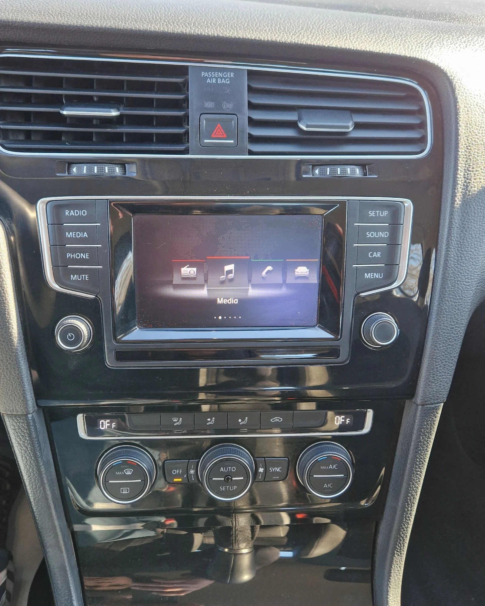 VW Golf 1.6TDI HIGH LINE, снимка 11 - Автомобили и джипове - 53783082