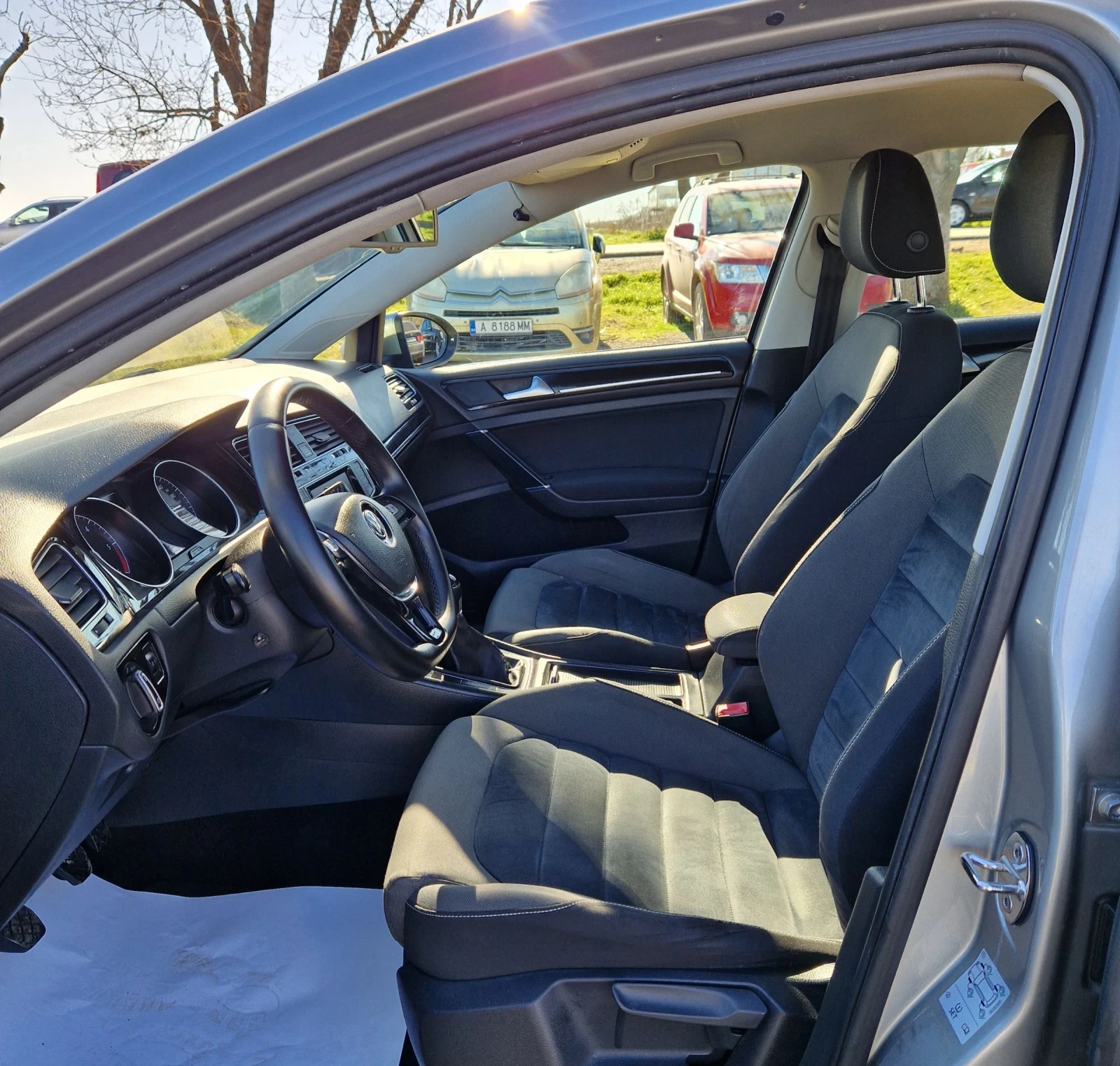 VW Golf 1.6TDI HIGH LINE, снимка 8 - Автомобили и джипове - 53783082