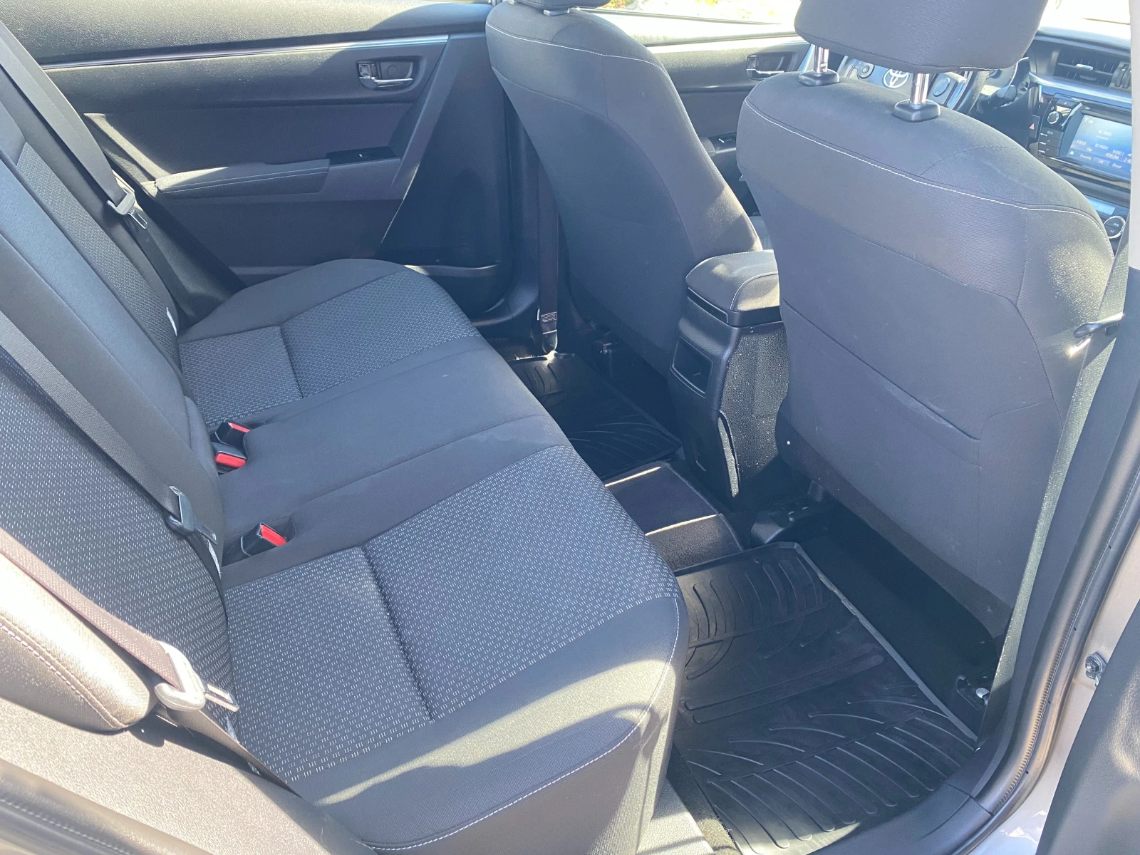 Toyota Corolla 1.6 AT , снимка 12 - Автомобили и джипове - 53805207