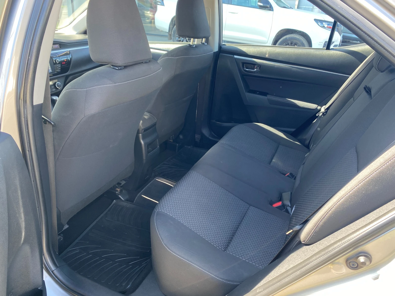 Toyota Corolla 1.6 AT , снимка 10 - Автомобили и джипове - 53805207