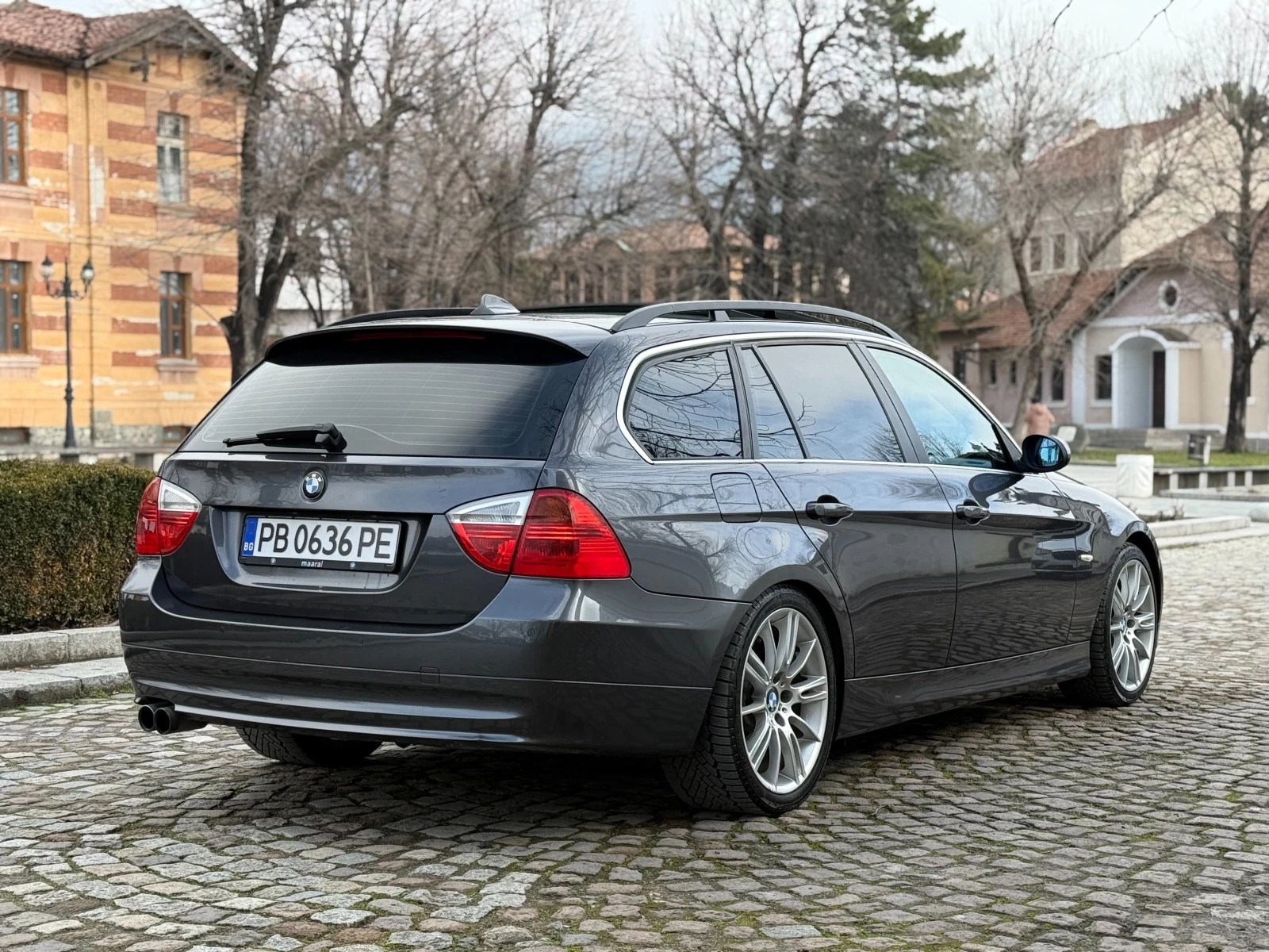BMW 330 Pano/Comfort/ЗАДНО, снимка 6 - Автомобили и джипове - 53849308