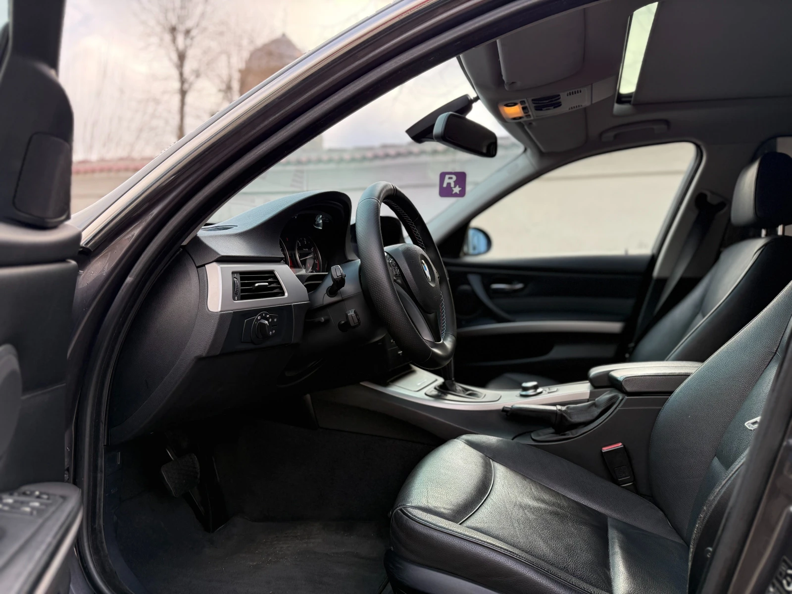 BMW 330 Pano/Comfort/ЗАДНО, снимка 8 - Автомобили и джипове - 53849308