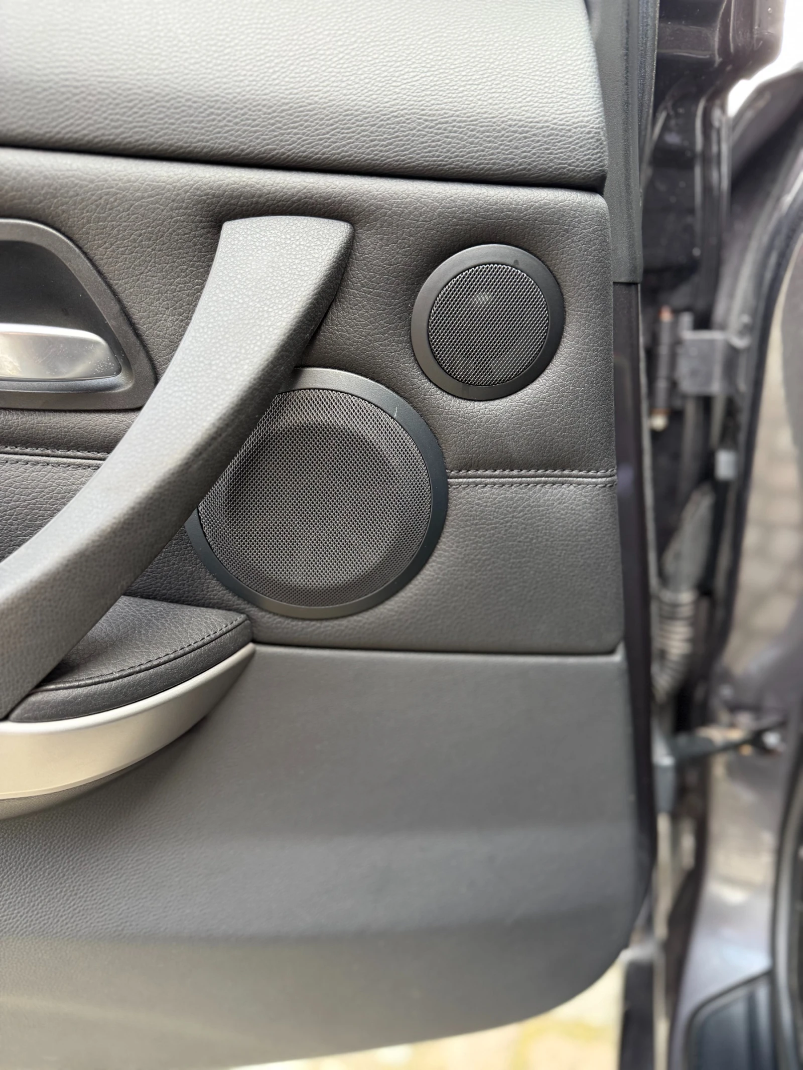 BMW 330 Pano/Comfort/ЗАДНО, снимка 11 - Автомобили и джипове - 53849308