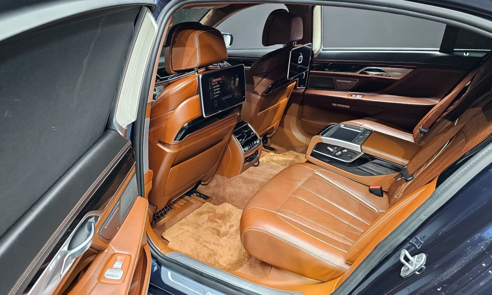 BMW 750 Li xDrive* INDIVIDUAL* DIGITAL* ОБДУХВАНЕ* 360 КАМ, снимка 12 - Автомобили и джипове - 54461438
