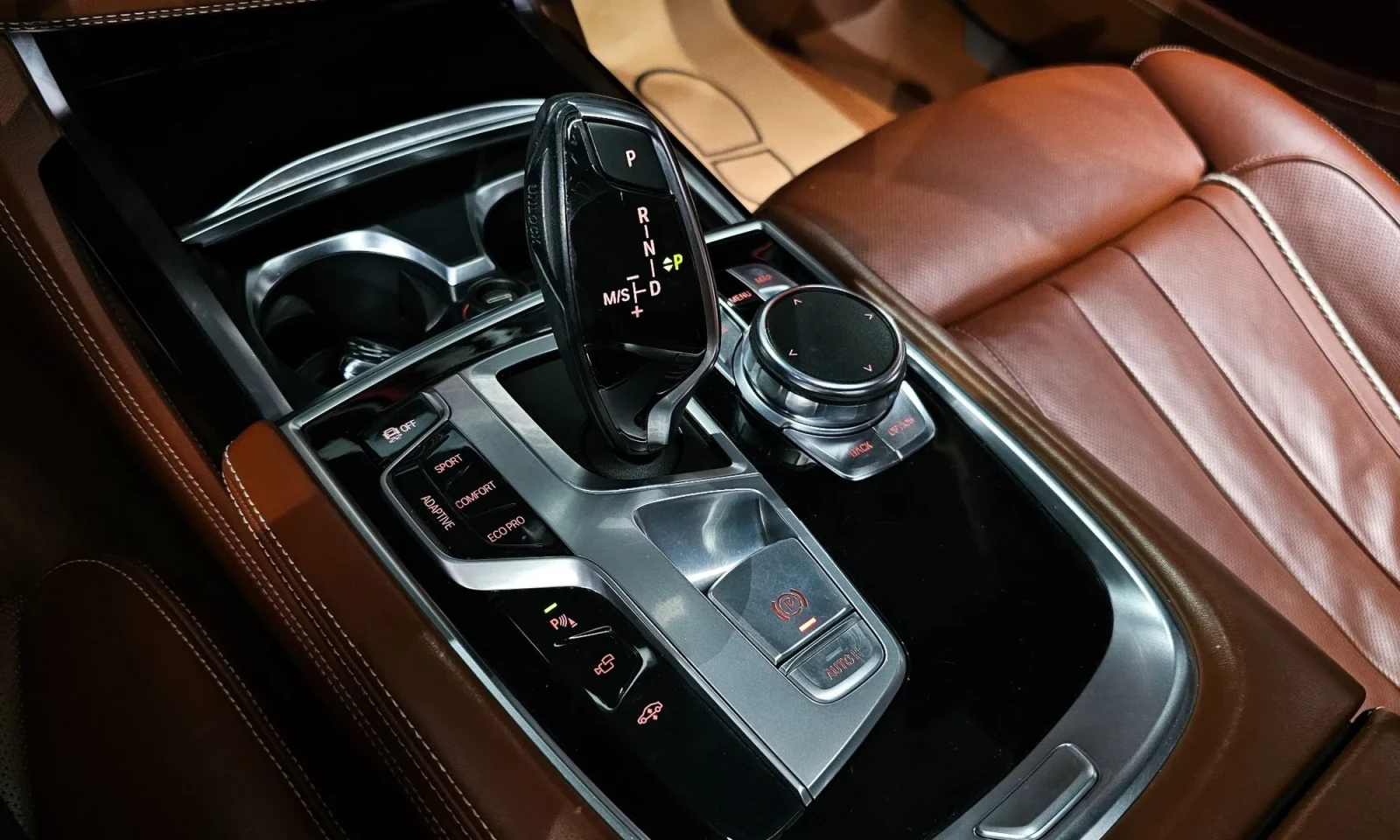 BMW 750 Li xDrive* INDIVIDUAL* DIGITAL* ОБДУХВАНЕ* 360 КАМ, снимка 9 - Автомобили и джипове - 54461438