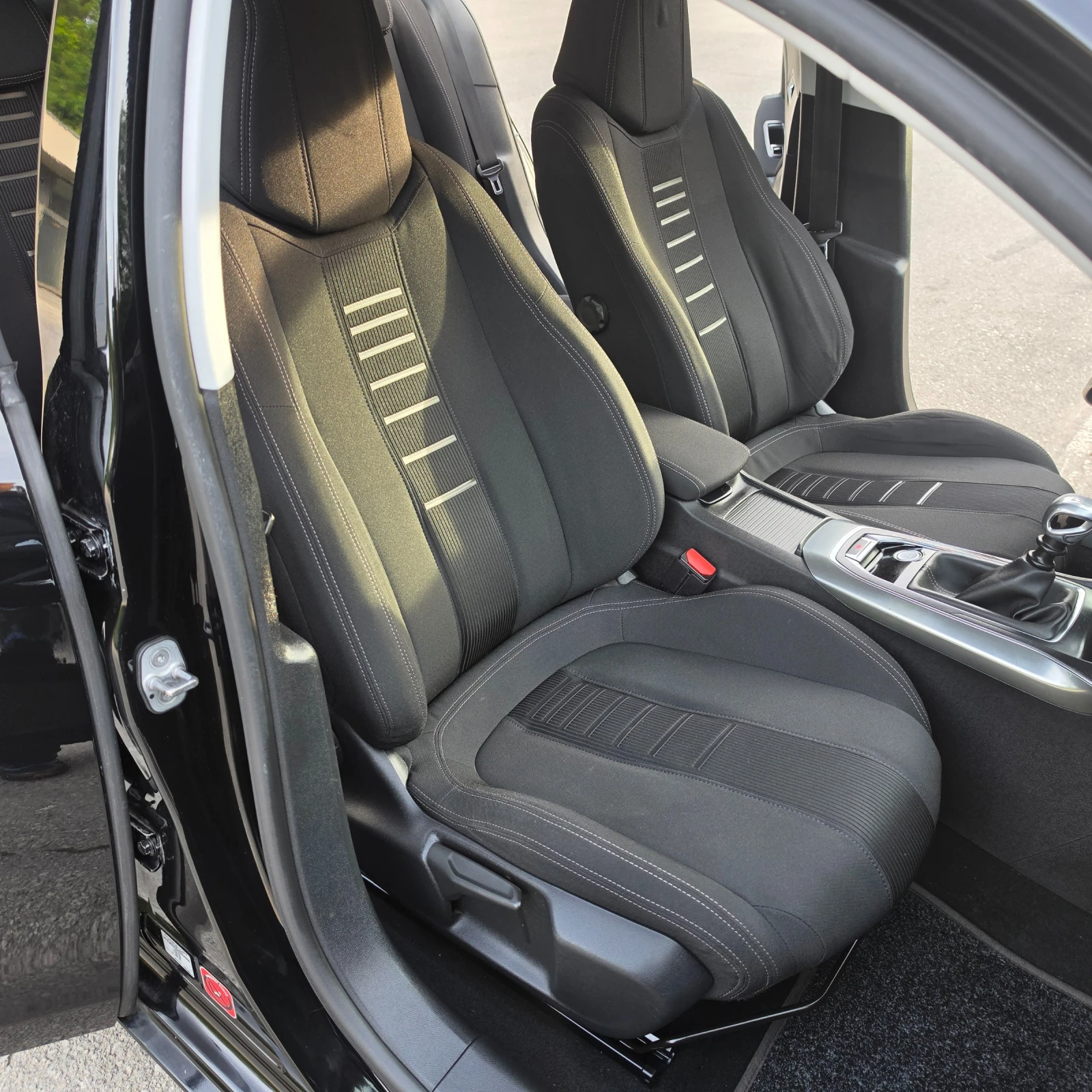 Peugeot 308 1.6HDI FULL, снимка 8 - Автомобили и джипове - 54624083