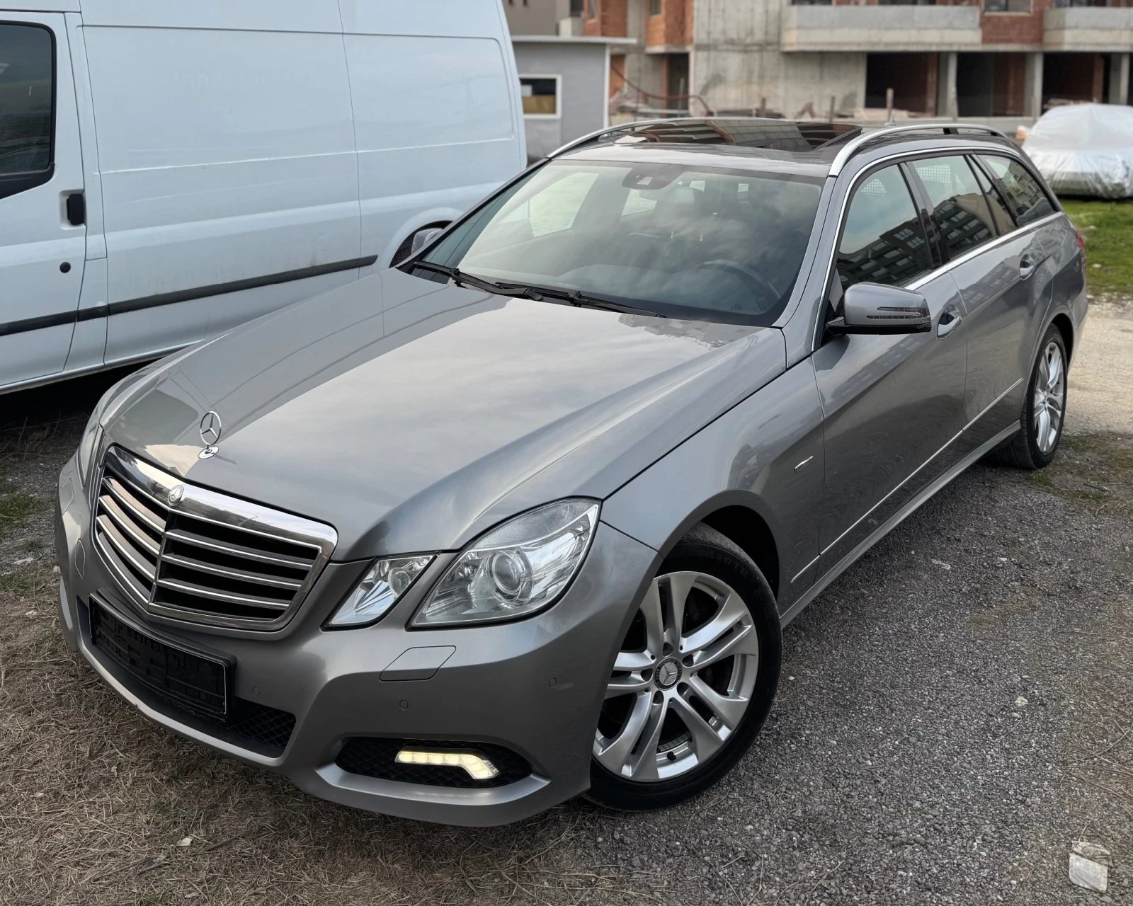 Mercedes-Benz E 350 CDI * AVANTGARDE * Bi-Xenon * Нави * Шибедах , снимка 4 - Автомобили и джипове - 54712378