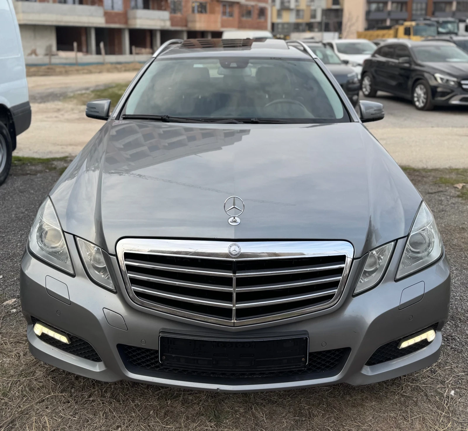 Mercedes-Benz E 350 CDI * AVANTGARDE * Bi-Xenon * Нави * Шибедах , снимка 3 - Автомобили и джипове - 54712378