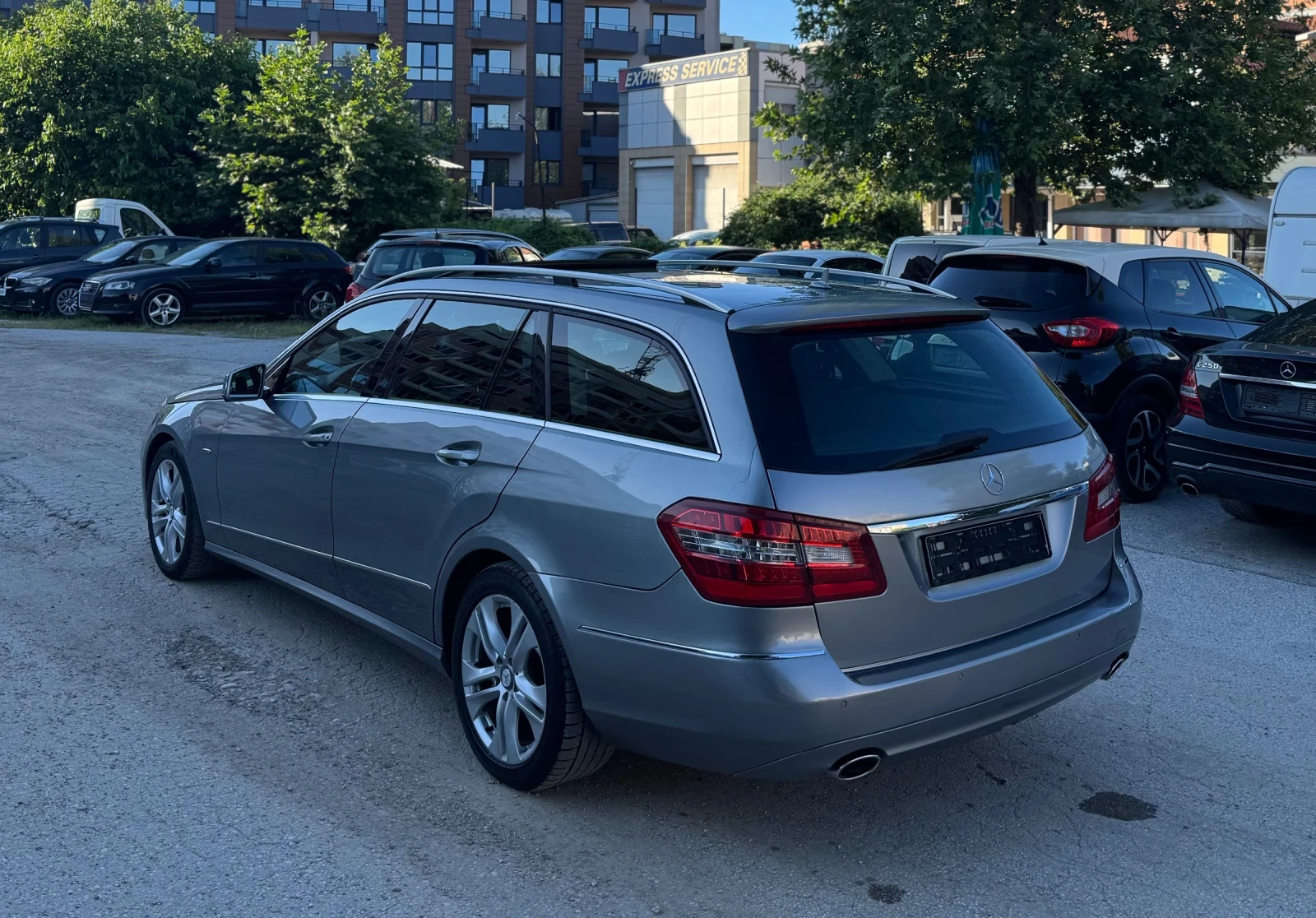 Mercedes-Benz E 350 CDI * AVANTGARDE * Bi-Xenon * Нави * Шибедах , снимка 5 - Автомобили и джипове - 54802129