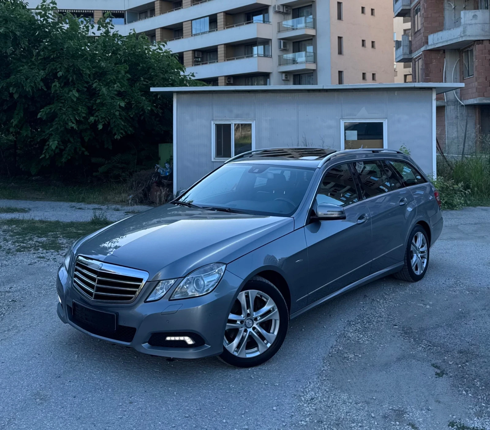 Mercedes-Benz E 350 CDI * AVANTGARDE * Bi-Xenon * Нави * Шибедах 