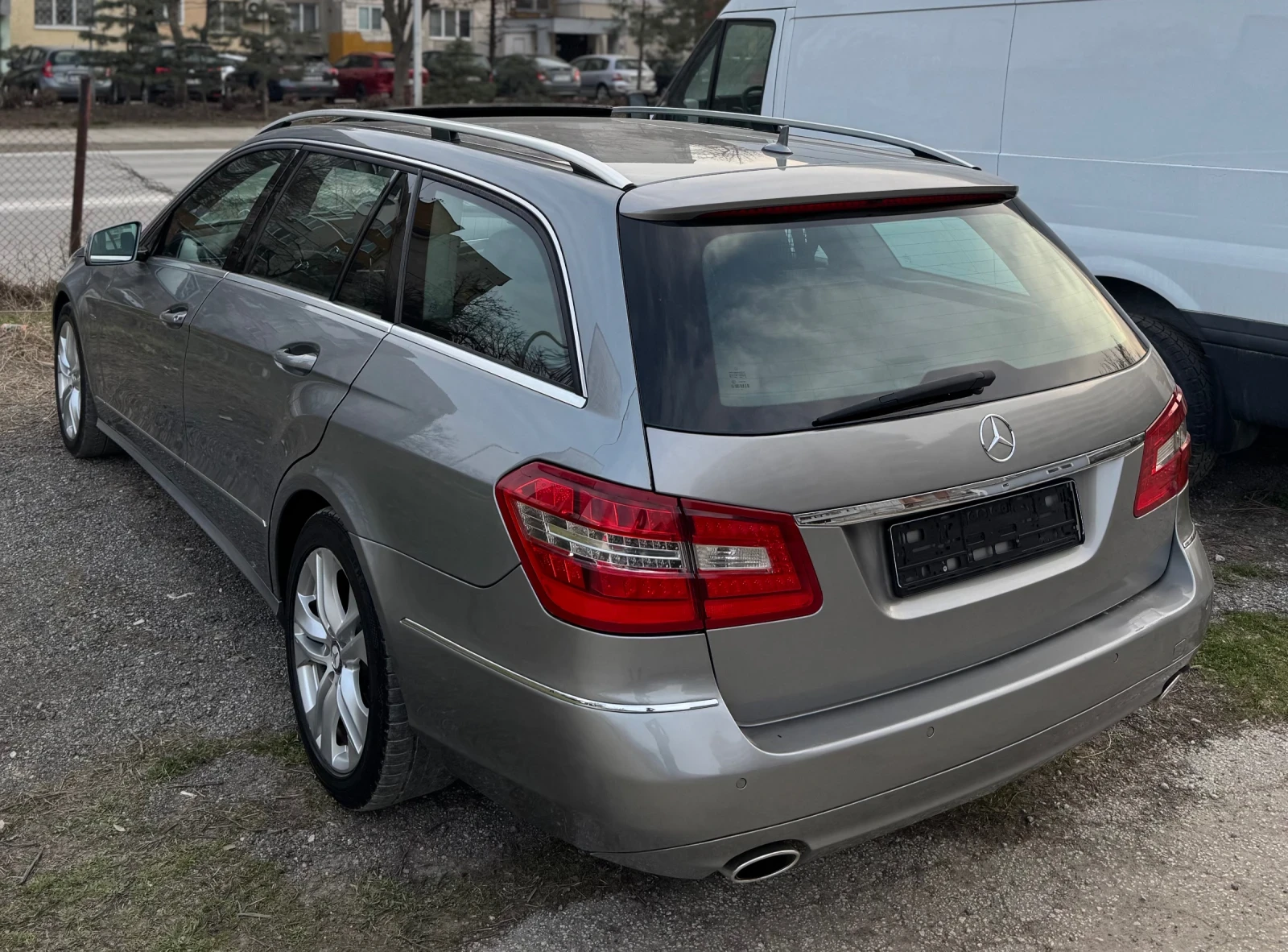Mercedes-Benz E 350 CDI * AVANTGARDE * Bi-Xenon * Нави * Шибедах , снимка 7 - Автомобили и джипове - 54712378