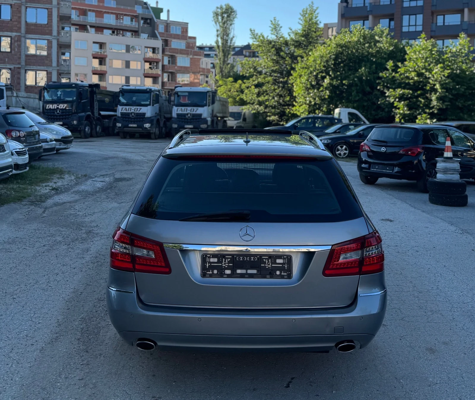 Mercedes-Benz E 350 CDI * AVANTGARDE * Bi-Xenon * Нави * Шибедах , снимка 6 - Автомобили и джипове - 54802129