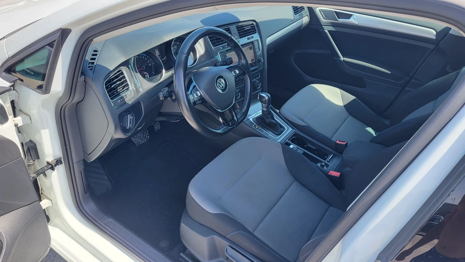 VW Golf E-GOLF 24KW, снимка 11 - Автомобили и джипове - 54736399