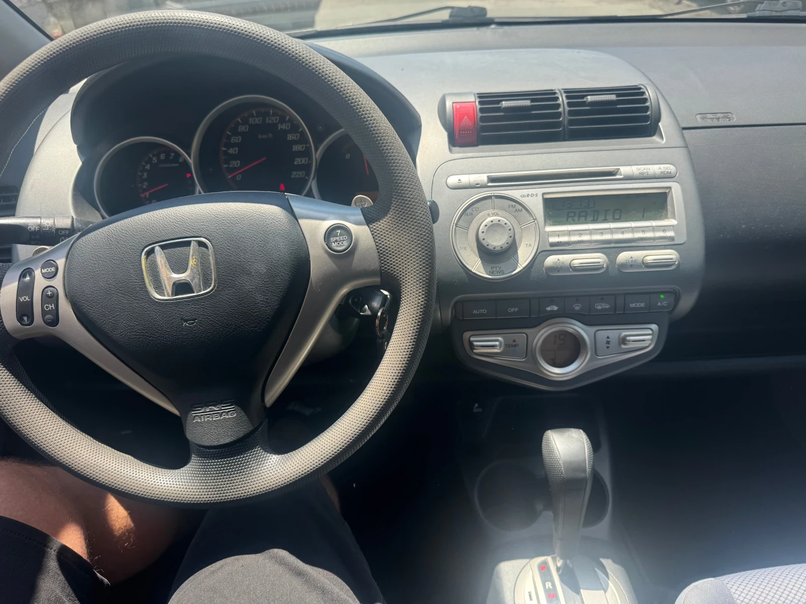 Honda Jazz 1.4 автоматик, снимка 11 - Автомобили и джипове - 54930623