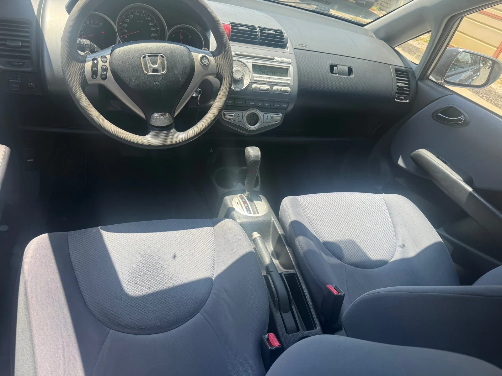 Honda Jazz 1.4 автоматик, снимка 13 - Автомобили и джипове - 54930623