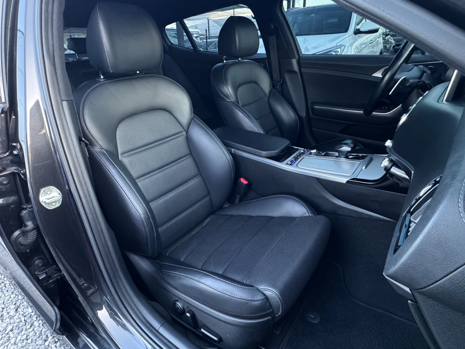 Kia Stinger 3.3 Turbo AWD ! GT !, снимка 10 - Автомобили и джипове - 55031429