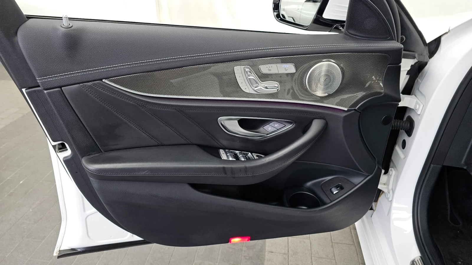 Mercedes-Benz E 53 AMG 4MATIC+ , снимка 9 - Автомобили и джипове - 55435507