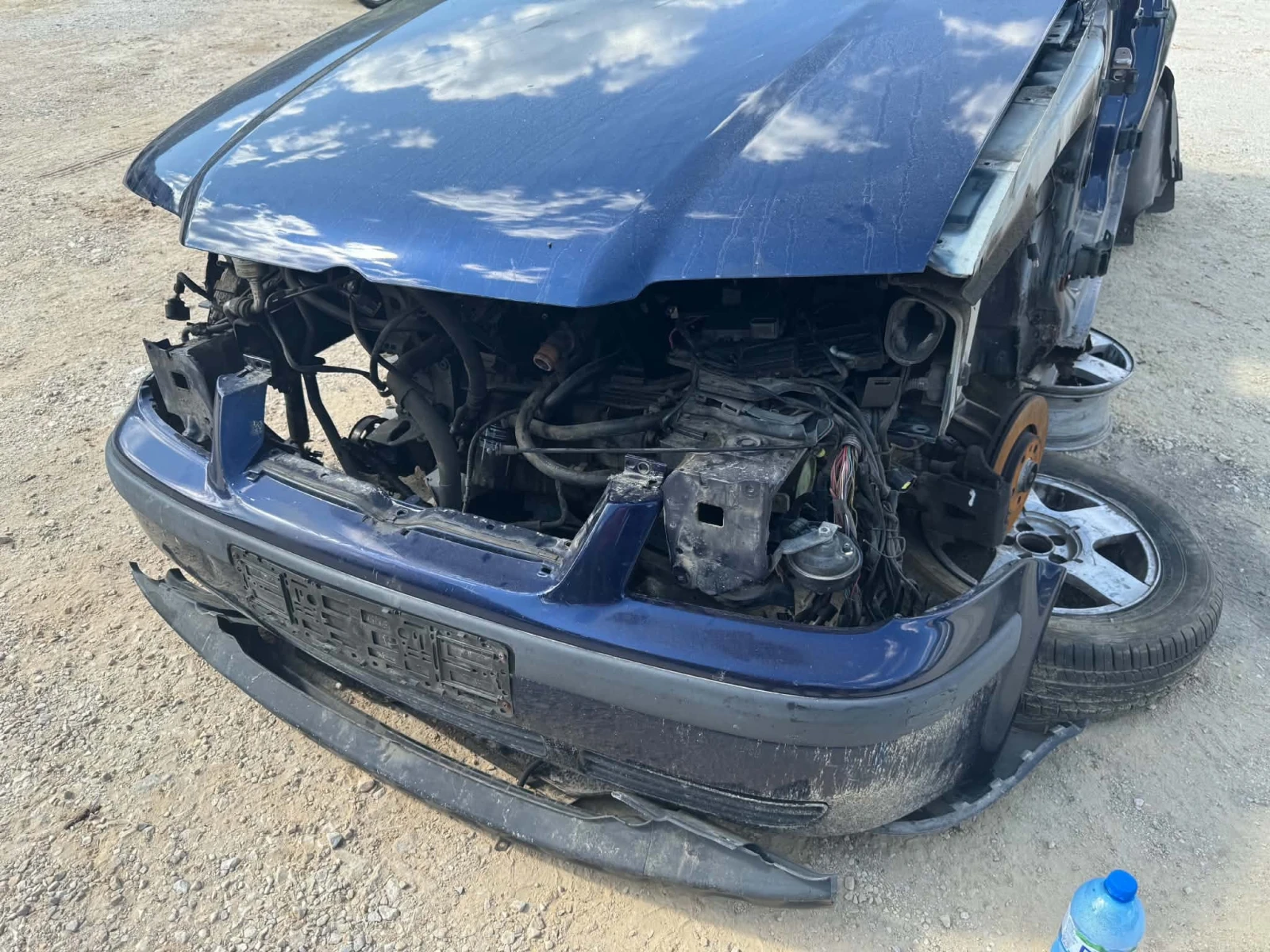 VW Bora 1.6i, снимка 2 - Автомобили и джипове - 55803383