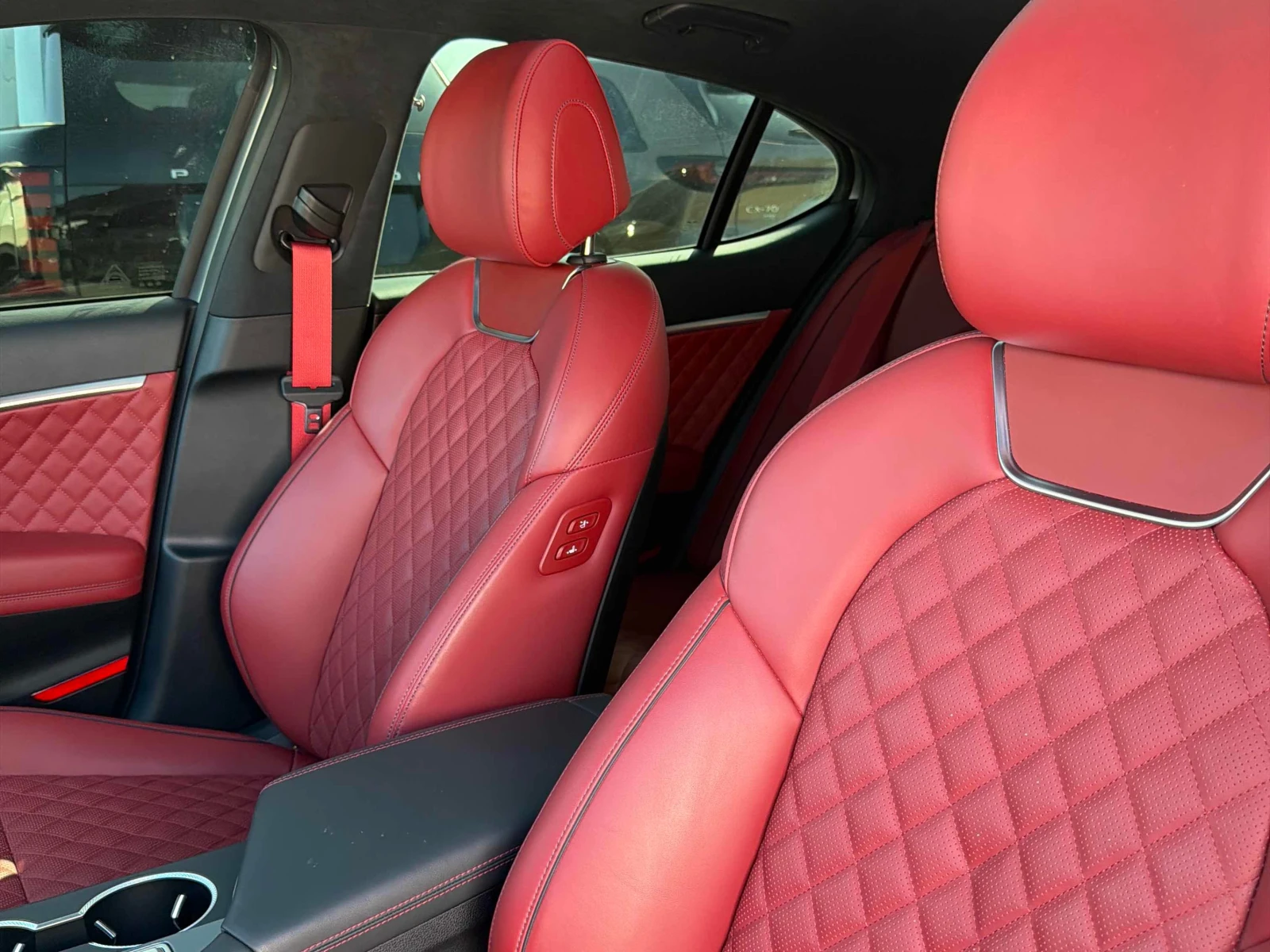 Genesis G70 * 3.3T Sport * CARFAX * ОПЦИЯ ЗА ФИНАНСИРАНЕ, снимка 12 - Автомобили и джипове - 56127343