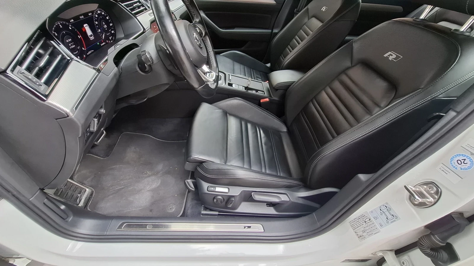 VW Passat 2.0tdi r line , снимка 14 - Автомобили и джипове - 56274376