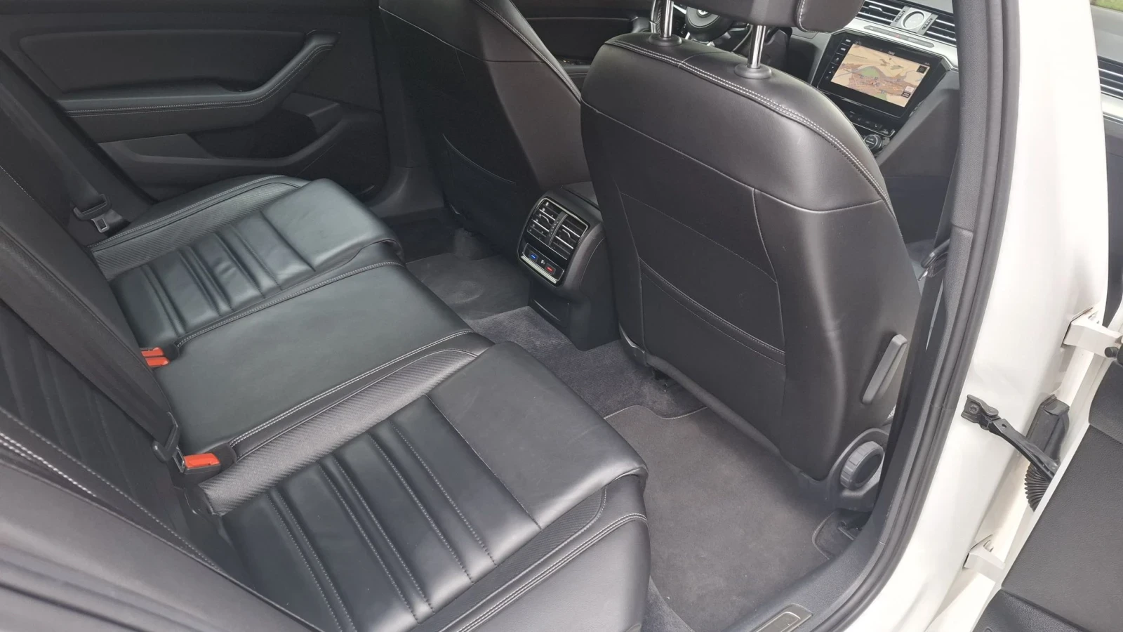 VW Passat 2.0tdi r line , снимка 8 - Автомобили и джипове - 56274376