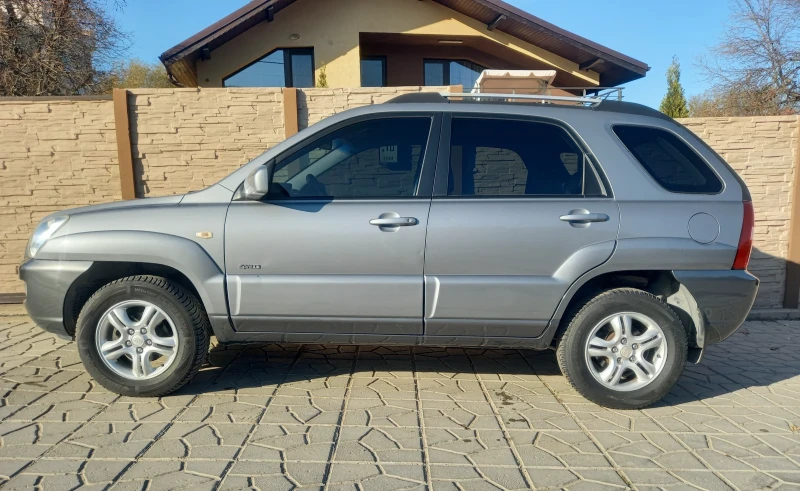 Kia Sportage 2.0i 4x4, снимка 4 - Автомобили и джипове - 47816312