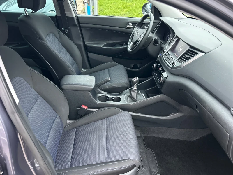 Hyundai Tucson CRDI, снимка 12 - Автомобили и джипове - 52815611