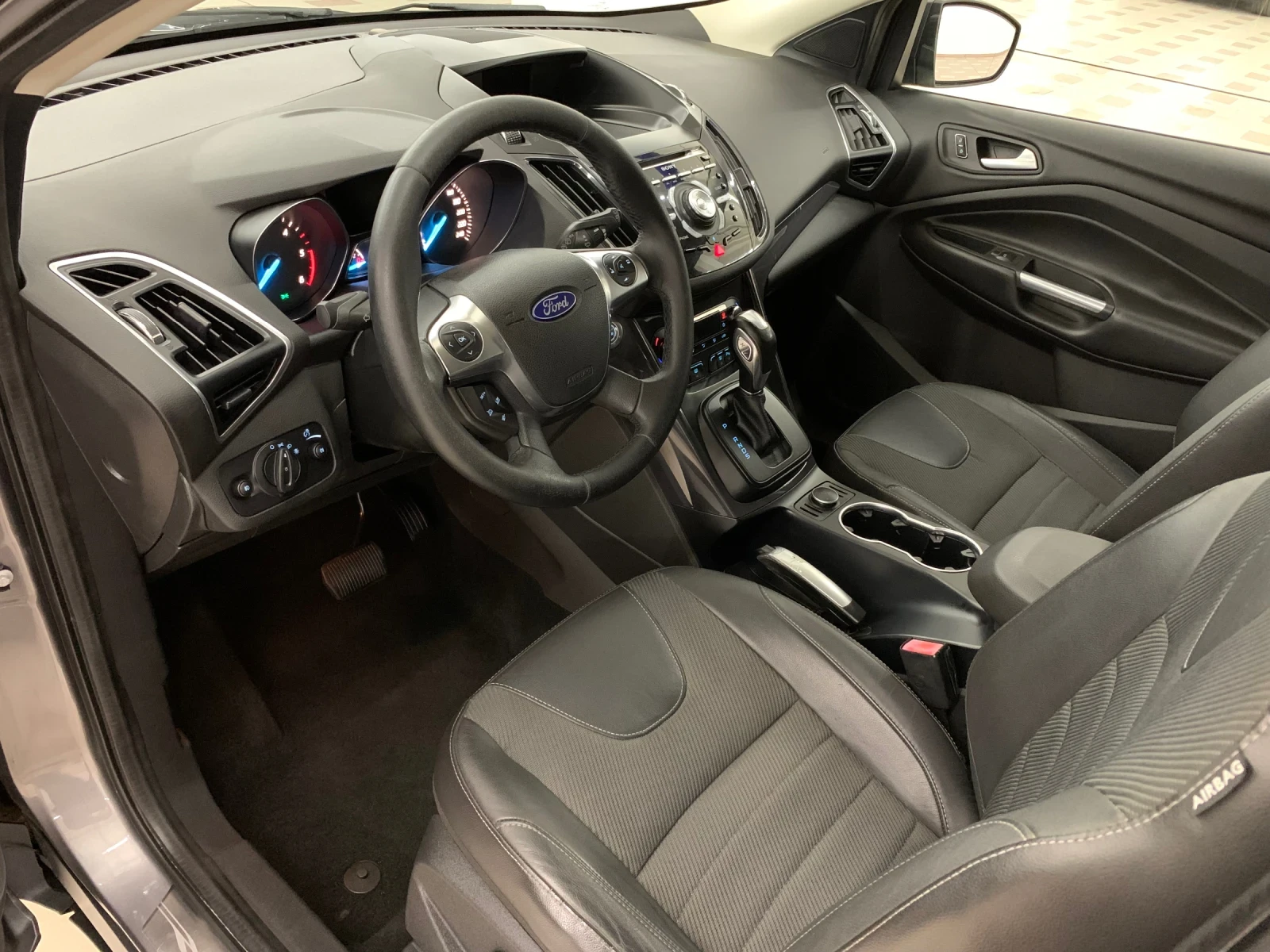 Ford Kuga 2.0TDCI Facelift 4х4 - изображение 10