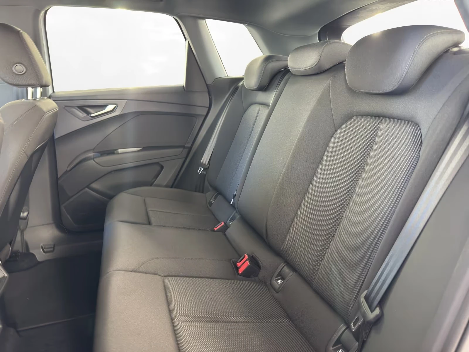 Audi Q4 45 E-TRON/265HP/QUATTRO/CAM/NAVI/160h, снимка 12 - Автомобили и джипове - 53815175