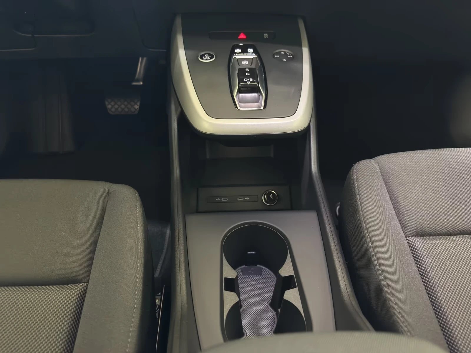 Audi Q4 45 E-TRON/265HP/QUATTRO/CAM/NAVI/160h, снимка 14 - Автомобили и джипове - 53815175