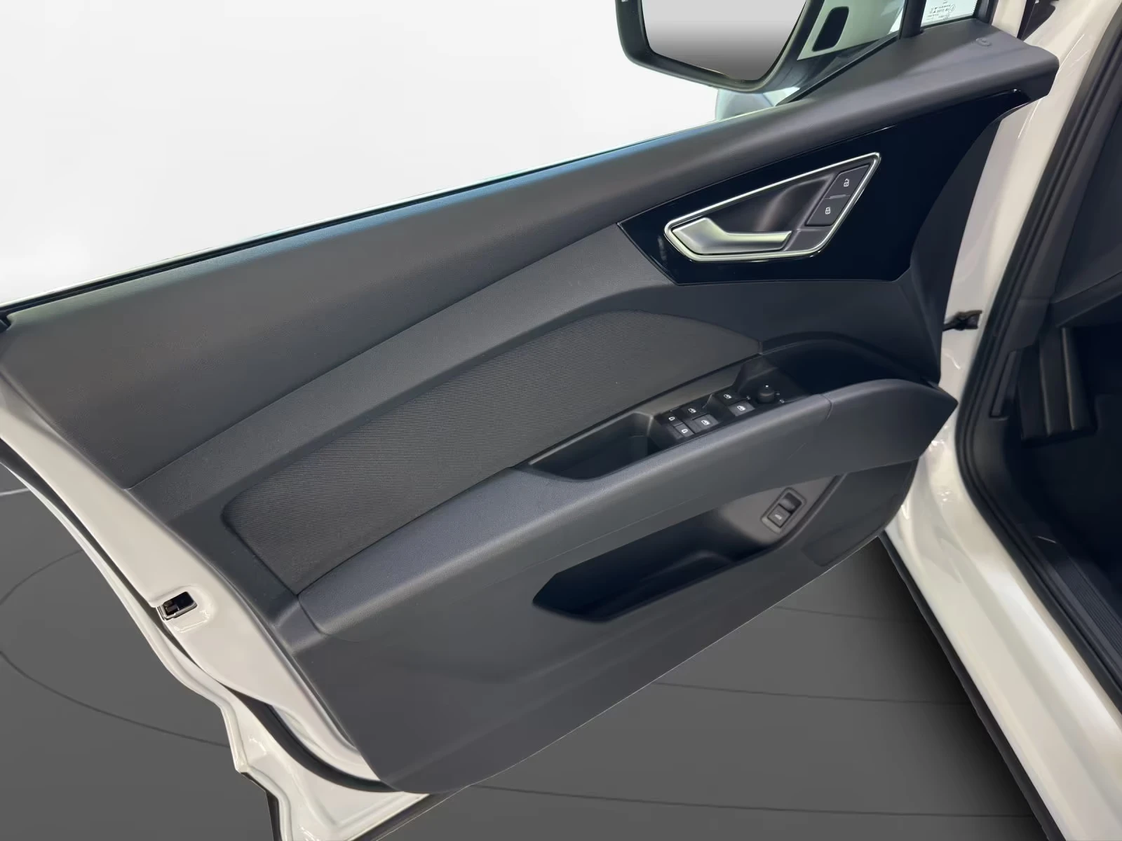 Audi Q4 45 E-TRON/265HP/QUATTRO/CAM/NAVI/160h, снимка 13 - Автомобили и джипове - 53815175