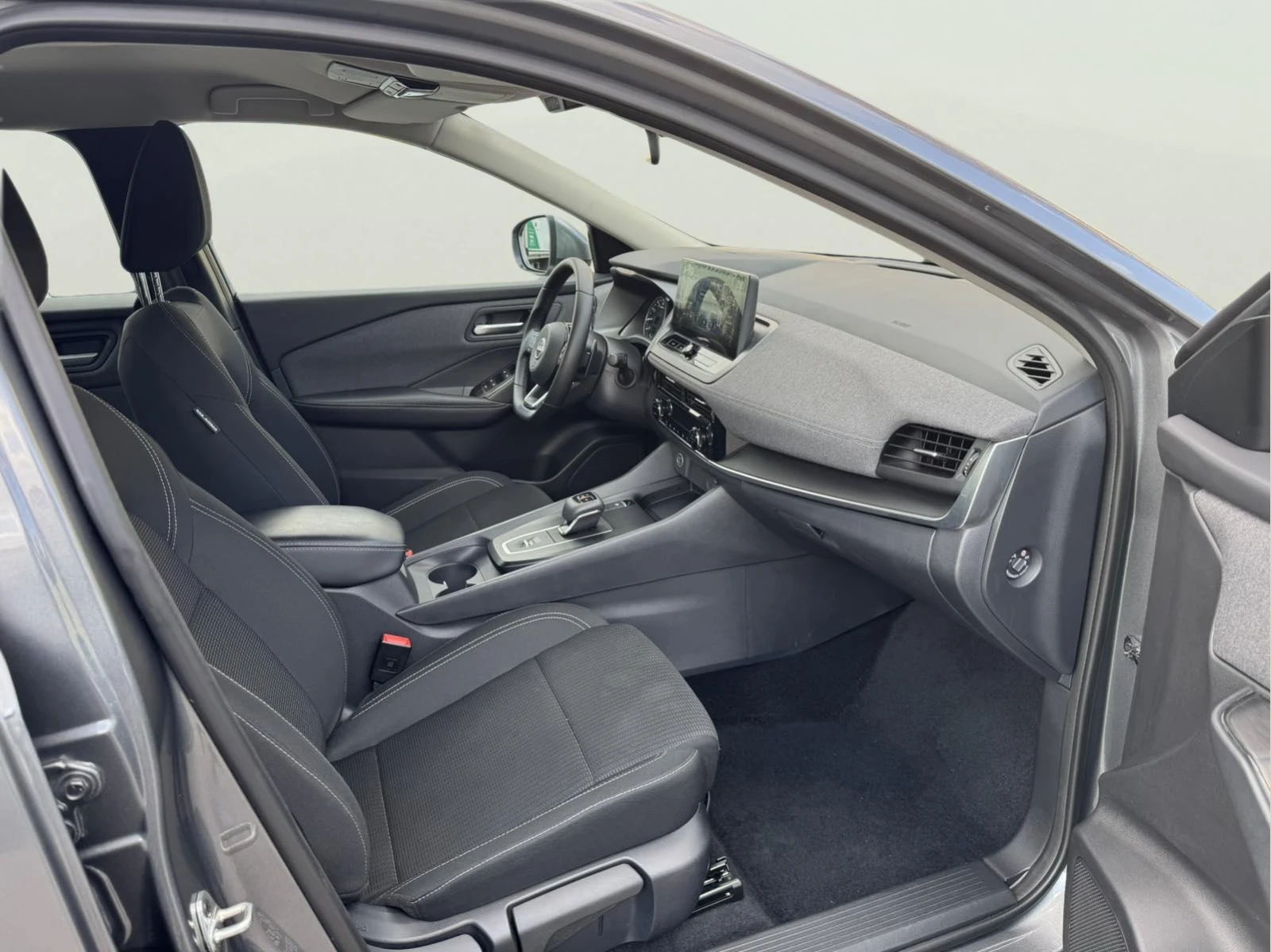 Nissan Qashqai 1.3, снимка 9 - Автомобили и джипове - 54537720