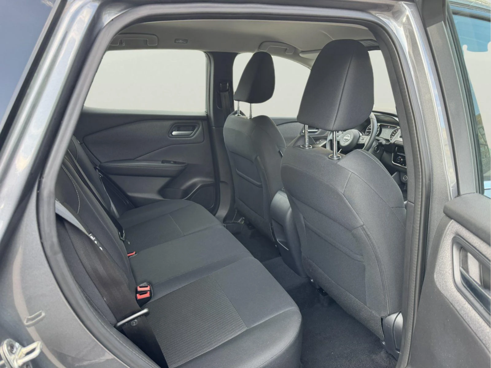 Nissan Qashqai 1.3, снимка 10 - Автомобили и джипове - 54537720