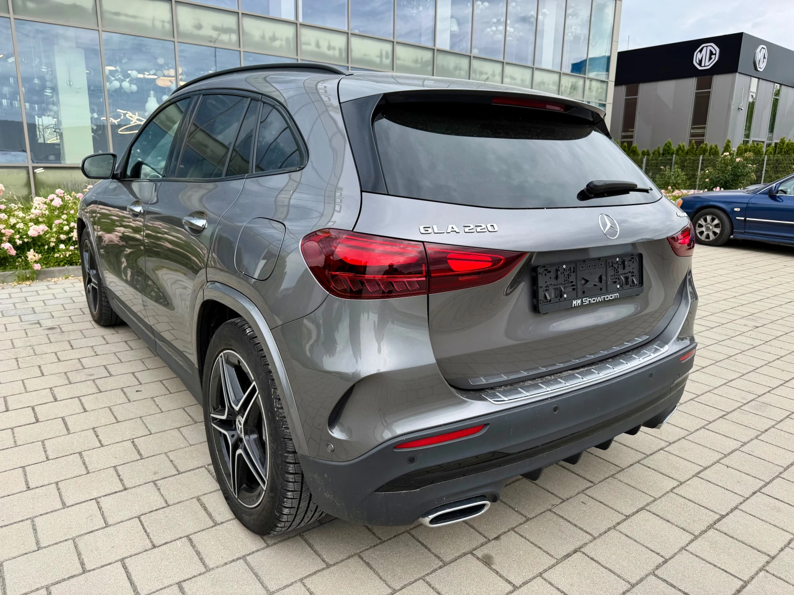 Mercedes-Benz GLA 220 AMG-4MATIC-ДИСТРОНИК-KEY-GO-ПОДГРЕВ, снимка 7 - Автомобили и джипове - 55076460