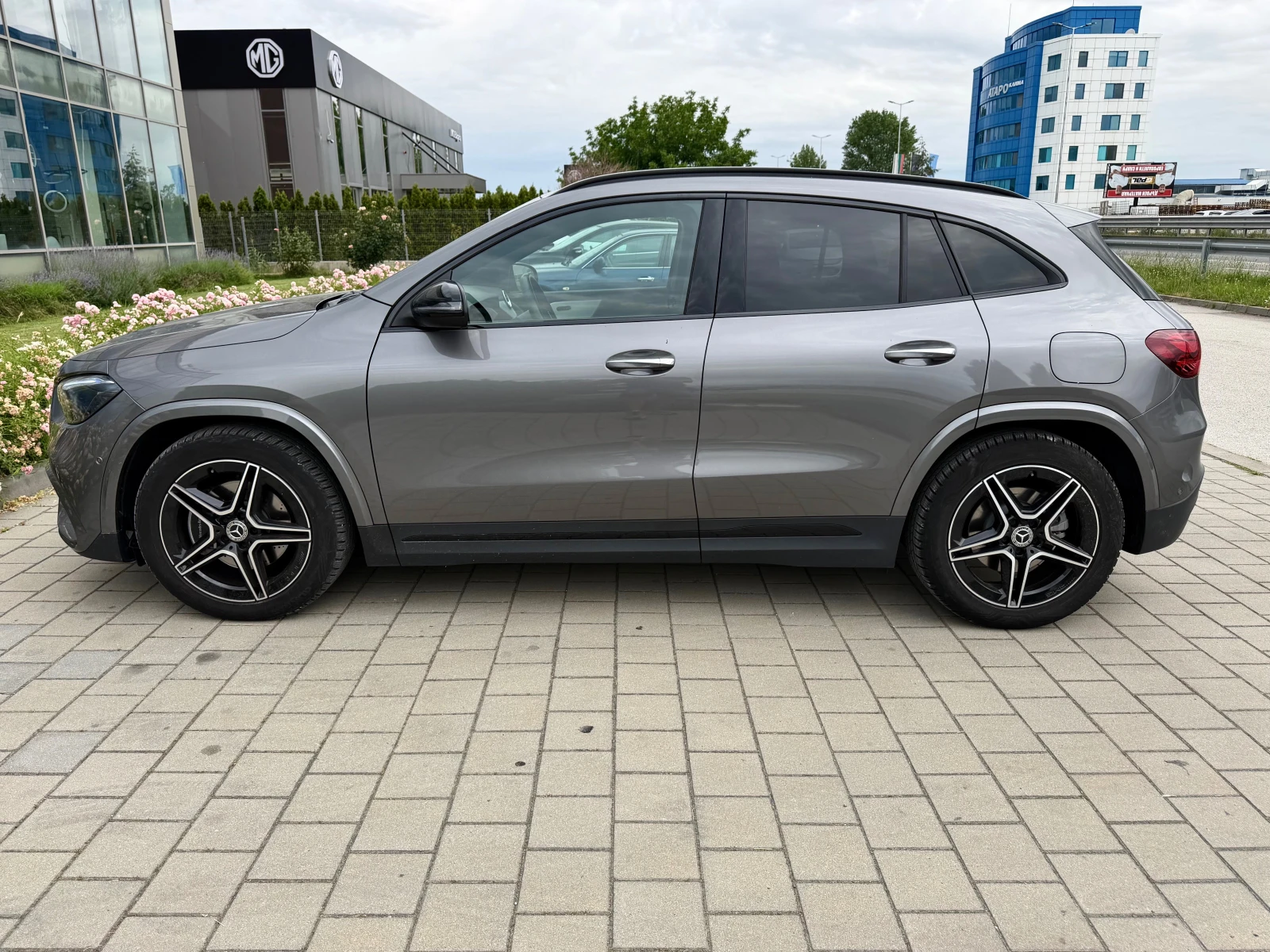 Mercedes-Benz GLA 220 AMG-4MATIC-ДИСТРОНИК-KEY-GO-ПОДГРЕВ, снимка 8 - Автомобили и джипове - 55076460