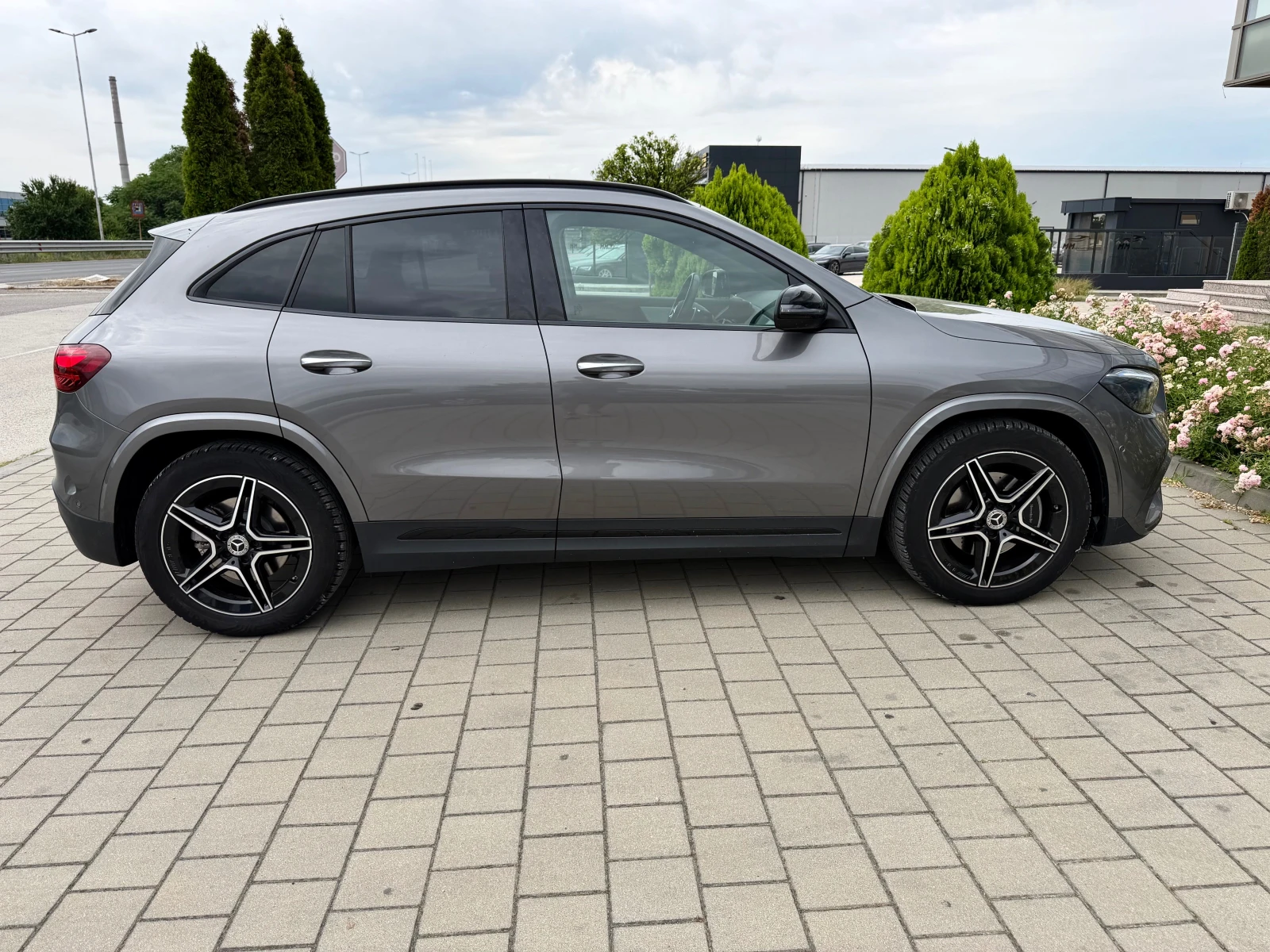 Mercedes-Benz GLA 220 AMG-4MATIC-ДИСТРОНИК-KEY-GO-ПОДГРЕВ, снимка 4 - Автомобили и джипове - 55076460