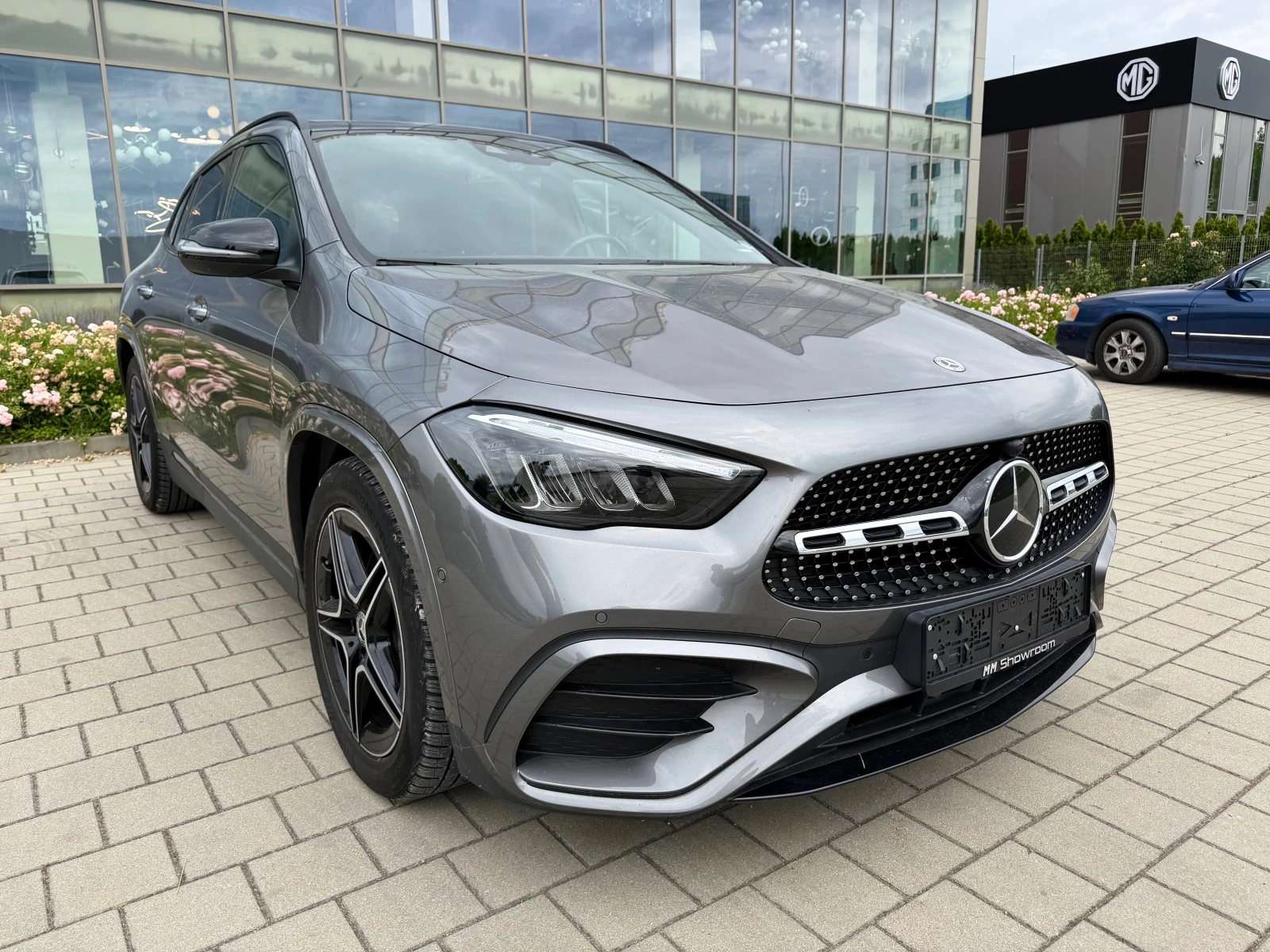 Mercedes-Benz GLA 220 AMG-4MATIC-ДИСТРОНИК-KEY-GO-ПОДГРЕВ, снимка 3 - Автомобили и джипове - 55076460