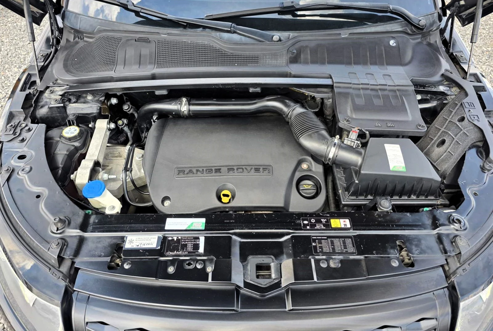 Land Rover Range Rover Evoque 2.2sd4/190k.c/AWD/Automatic, снимка 15 - Автомобили и джипове - 55217025