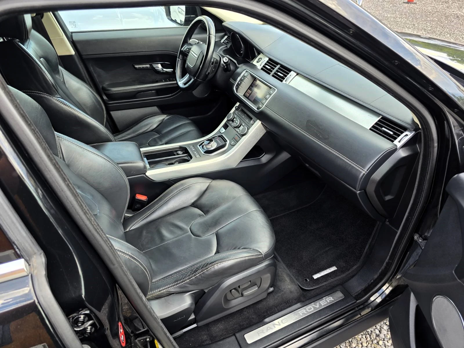 Land Rover Range Rover Evoque 2.2sd4/190k.c/AWD/Automatic, снимка 10 - Автомобили и джипове - 55217025
