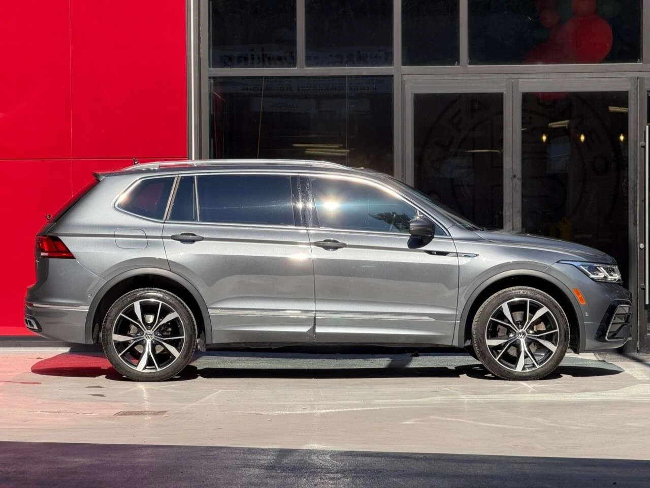 VW Tiguan 2.0T / БЕЗ УДАРИ / ПАНО / АВТОКРЕДИТ