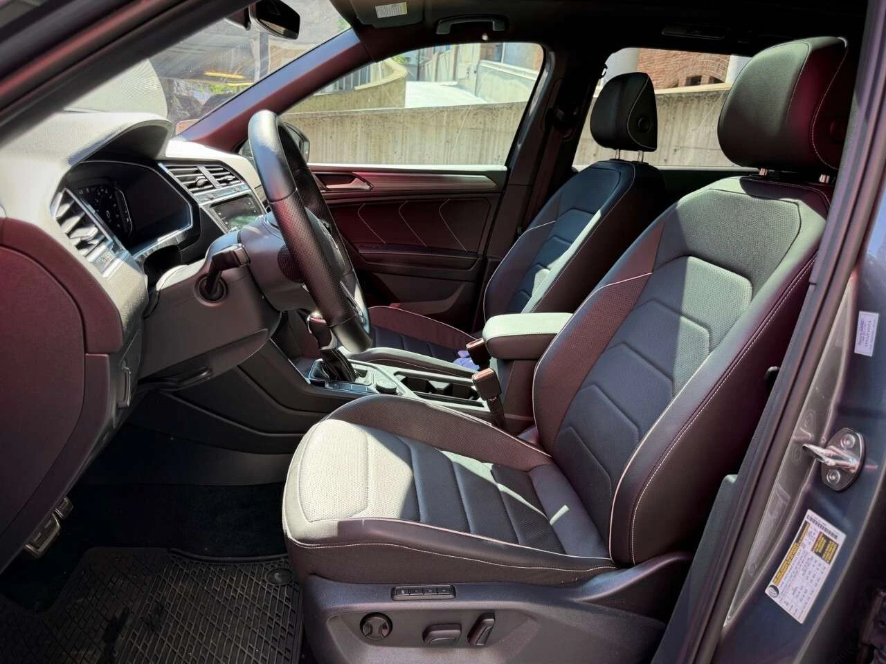 VW Tiguan 2.0T / БЕЗ УДАРИ / ПАНО / АВТОКРЕДИТ, снимка 8 - Автомобили и джипове - 55803872