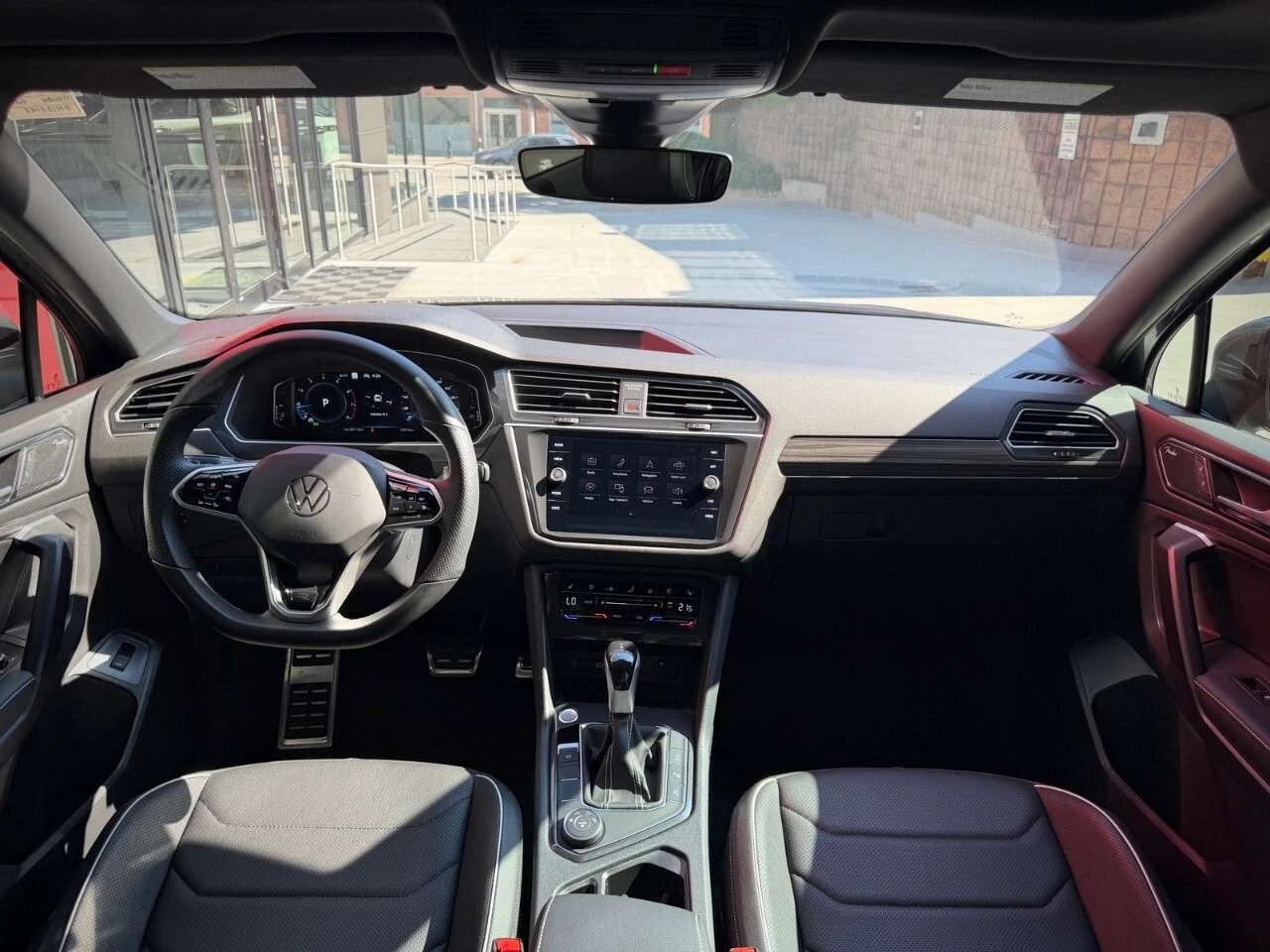 VW Tiguan 2.0T / БЕЗ УДАРИ / ПАНО / АВТОКРЕДИТ, снимка 12 - Автомобили и джипове - 55803872