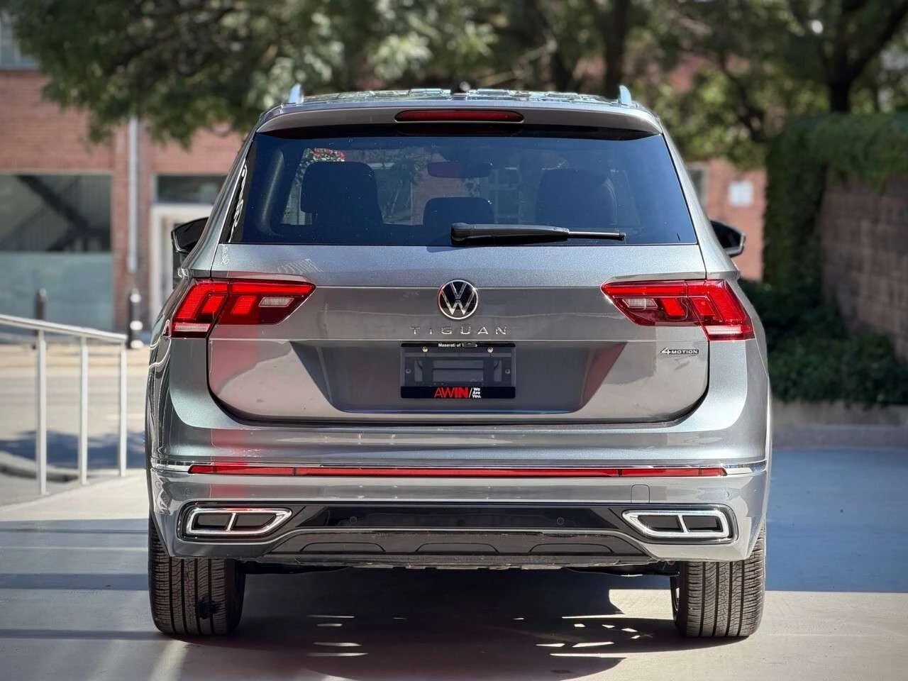 VW Tiguan 2.0T / БЕЗ УДАРИ / ПАНО / АВТОКРЕДИТ, снимка 3 - Автомобили и джипове - 55803872